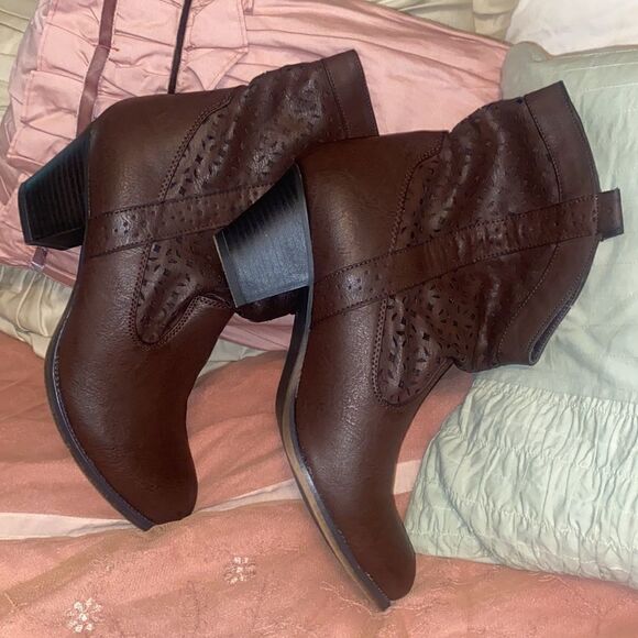 Falls Creek Brandy Booties! - Picture 3 of 11